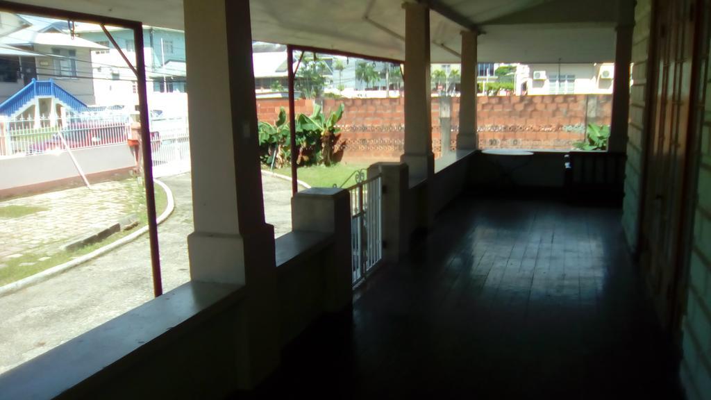 Robert'S Guest House Port of Spain Exterior photo